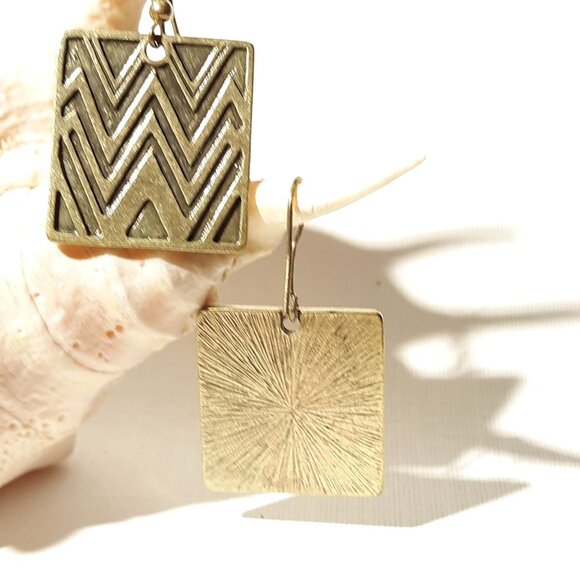 Decree Herringbone Brass Look Shepard Hook Earrings Vintage 80s Boho Exotic - Picture 3 of 5